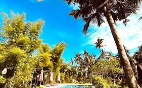 Apit Lawang Villas & Resto